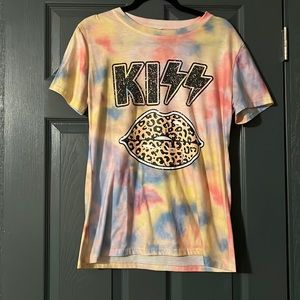 KISS tee